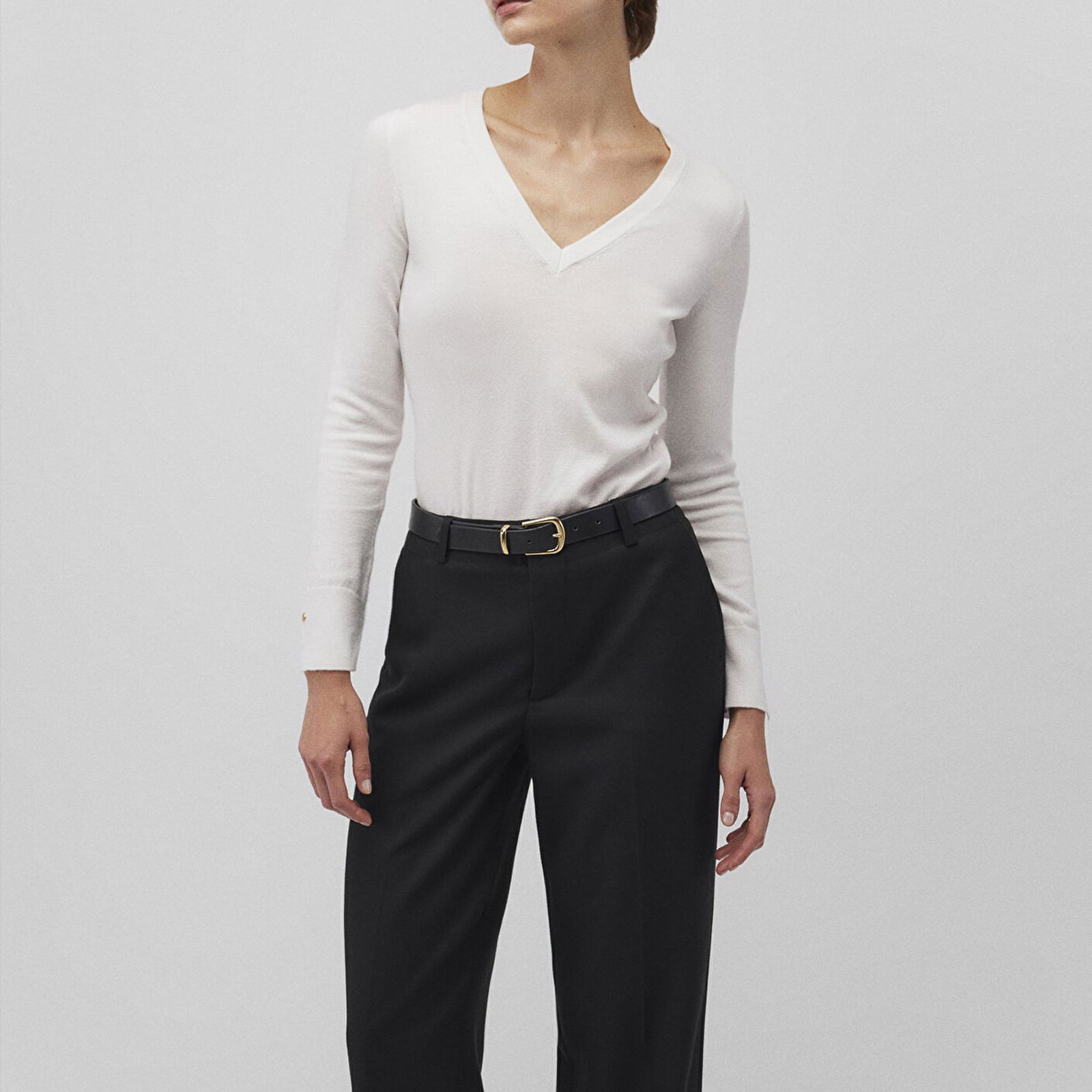Mavi V Yaka Beyaz Kazak Slim Fit / Dar Kesim 1710509-70057
