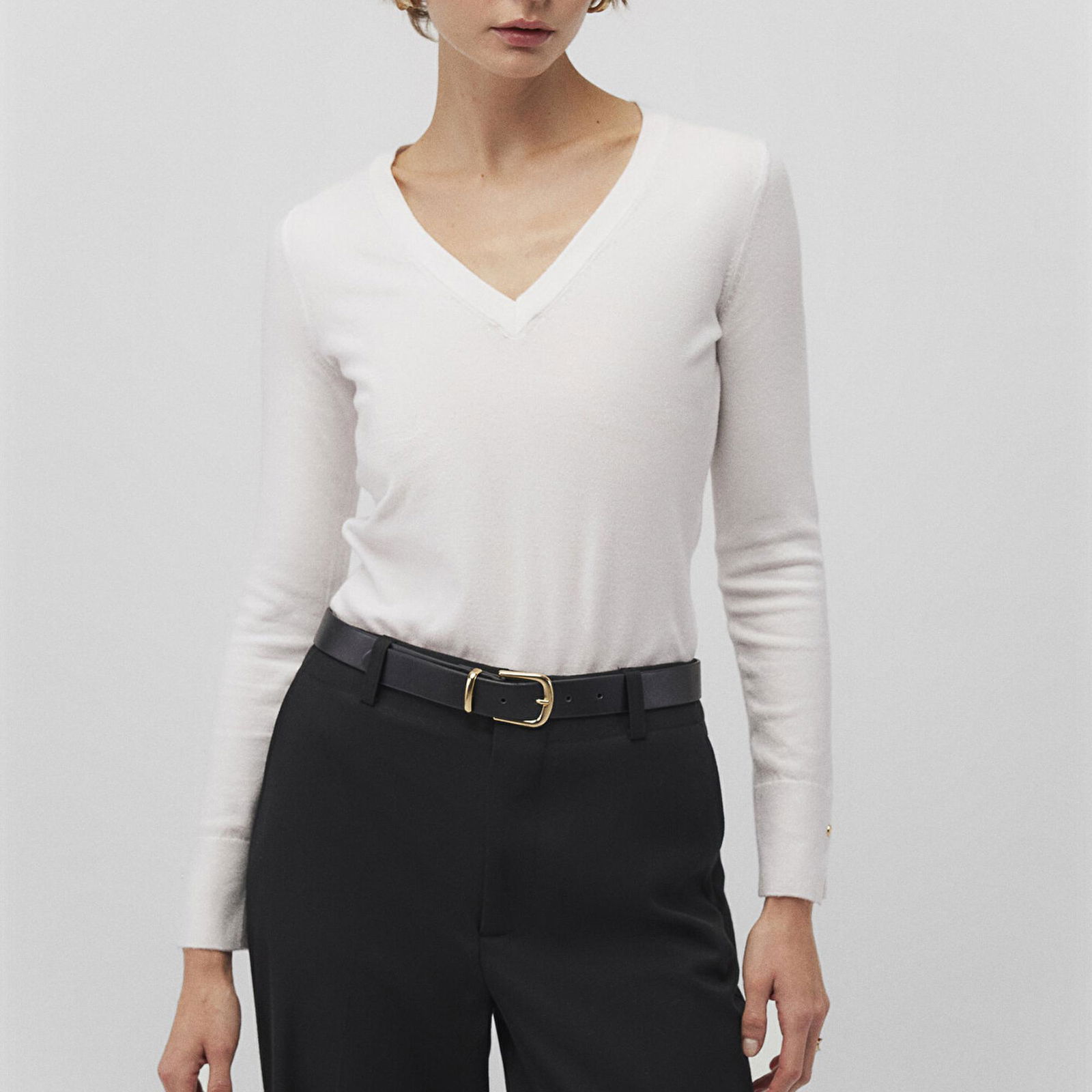 Mavi V Yaka Beyaz Kazak Slim Fit / Dar Kesim 1710509-70057