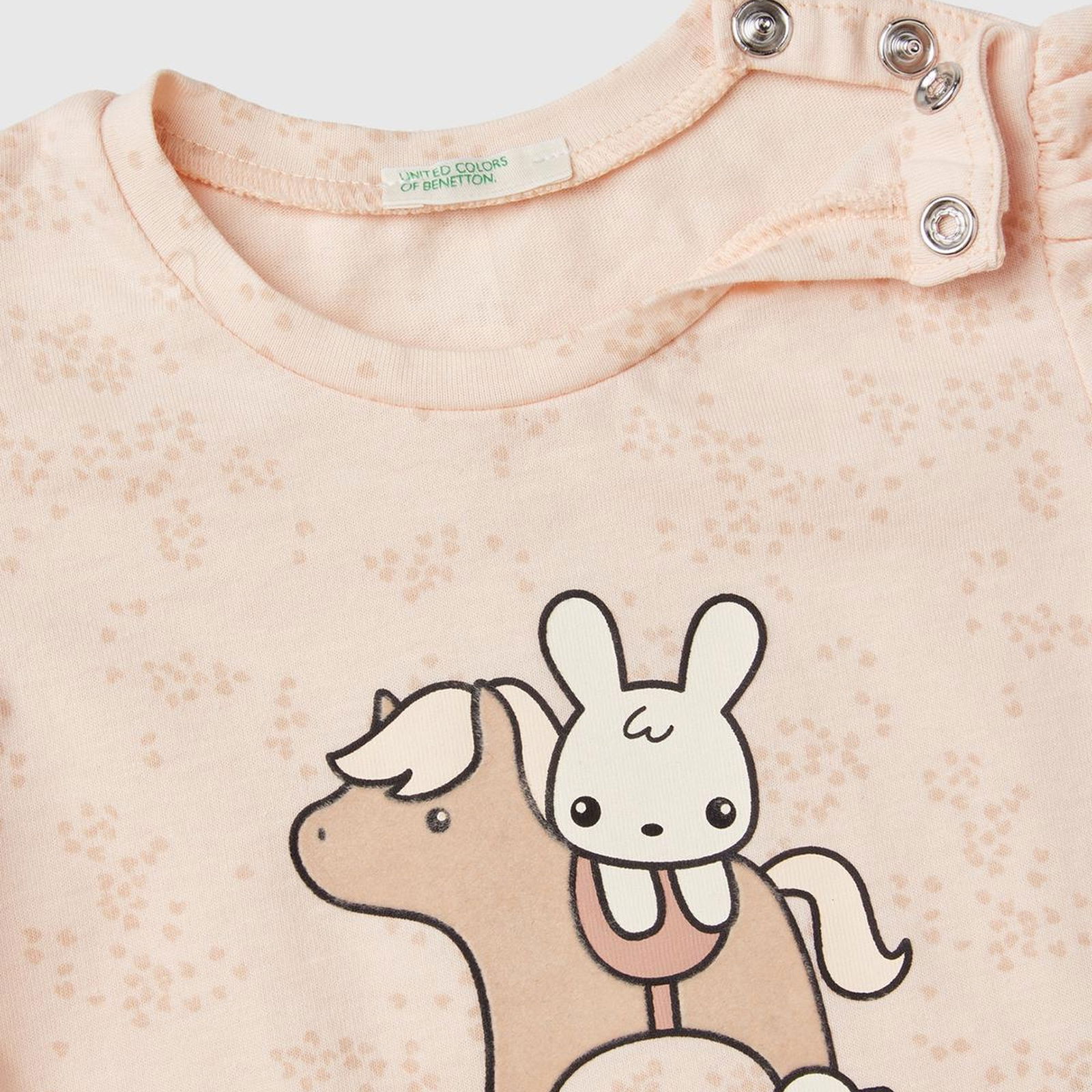 Bebek Toz Pembe Tamamı Desenli Önü Karakter Baskılı Düğmeli Fırfırlı T-Shirt