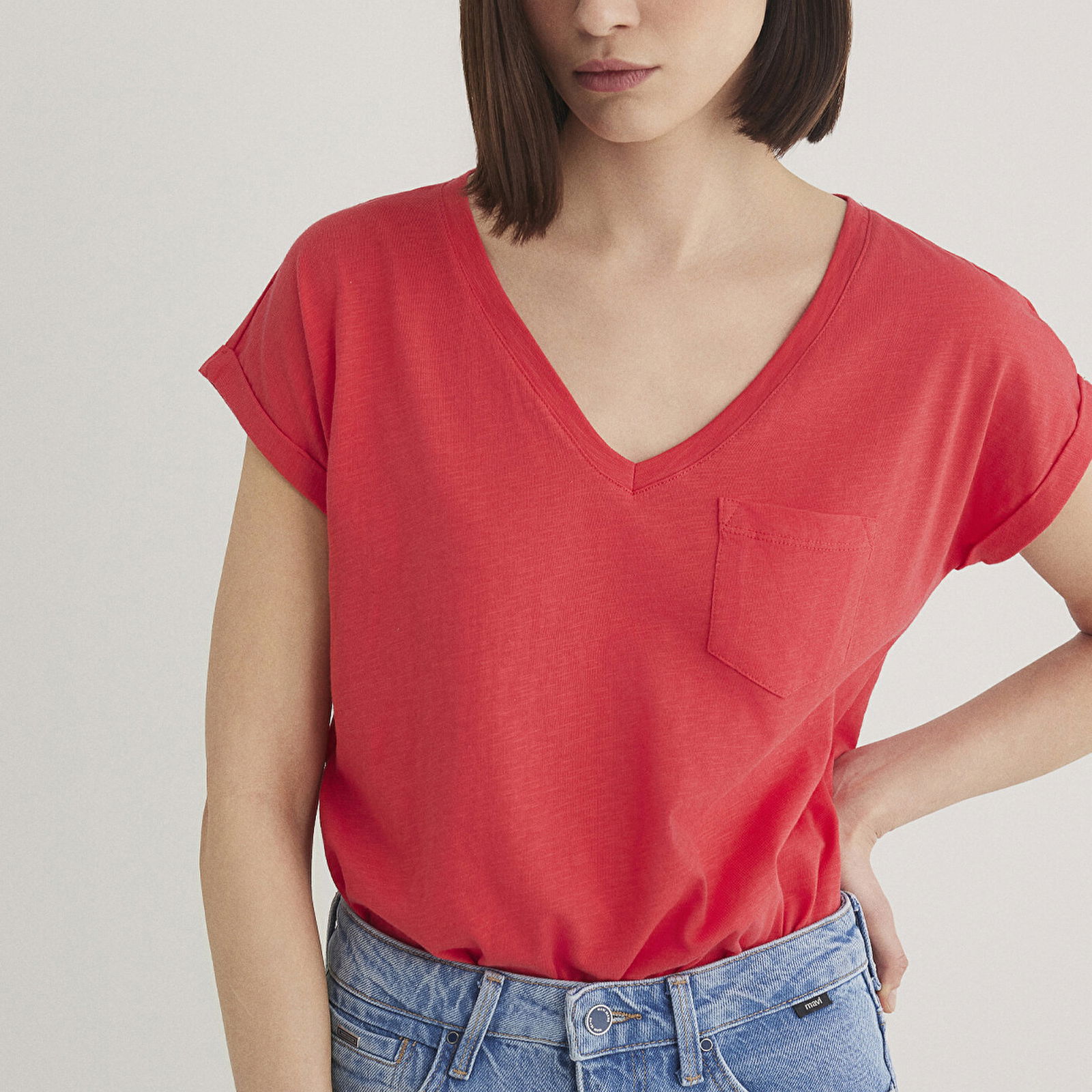 Mavi V Yaka Kırmızı Basic Tişört Loose Fit / Bol Rahat Kesim 1600961-71083