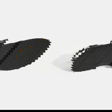  Kadın Siyah Zımba Detaylı Deri Sandalet