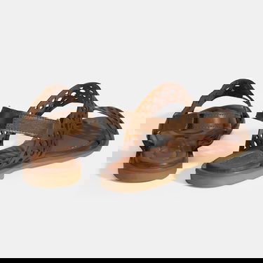  Kadın Taba Cırt Detaylı Perforeli Deri Sandalet