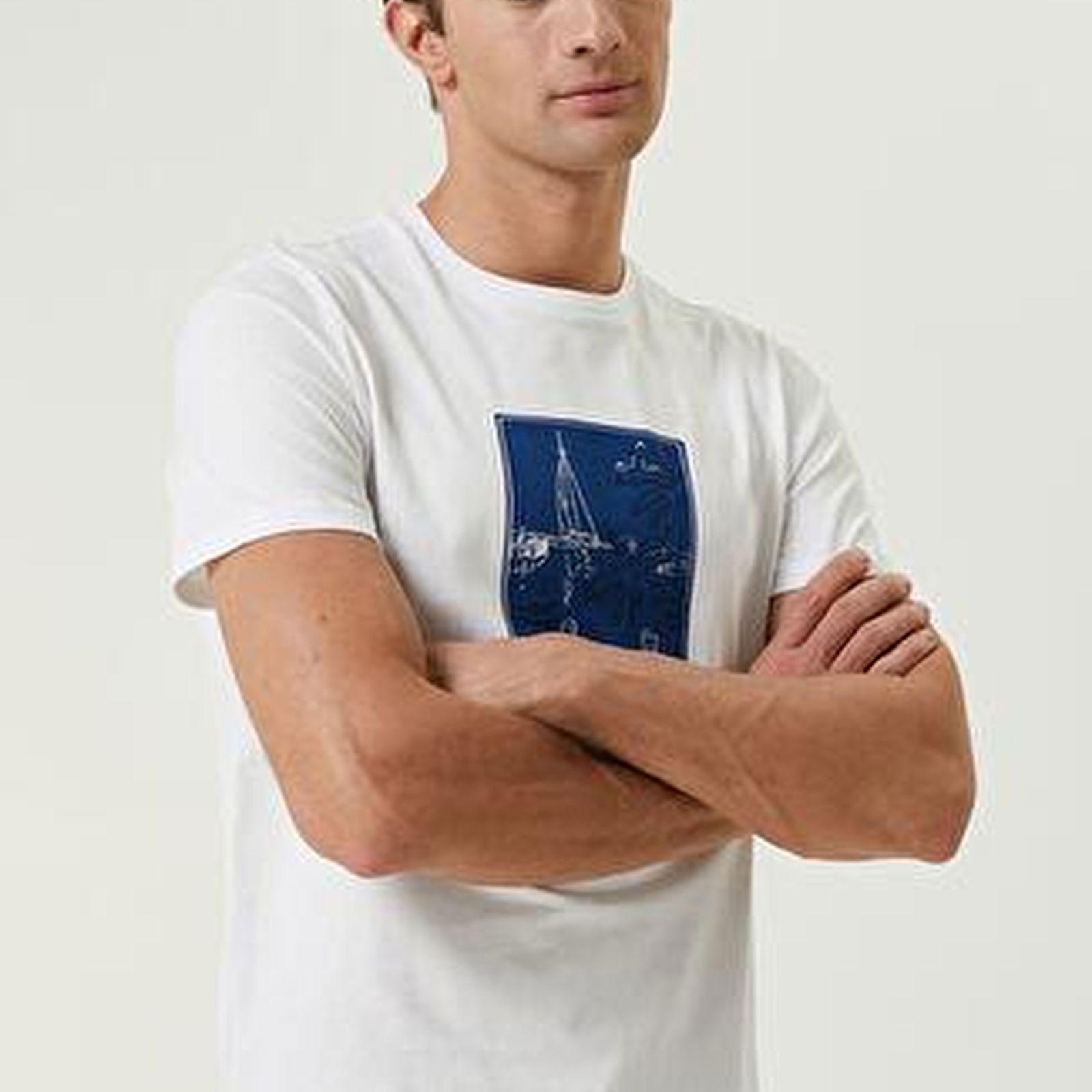 Beyaz Manzara Baskılı Nakışlı T-shirt
