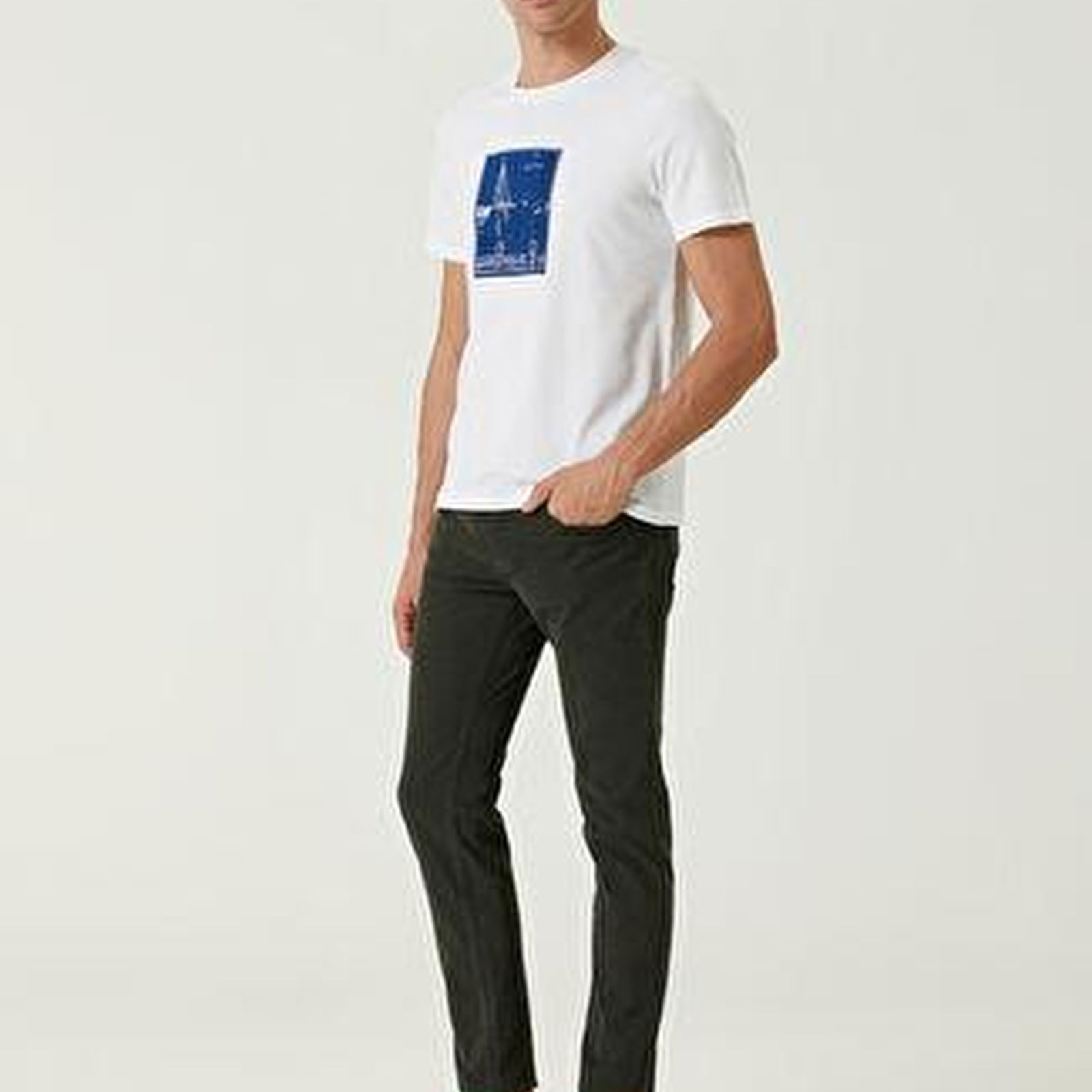 Beyaz Manzara Baskılı Nakışlı T-shirt