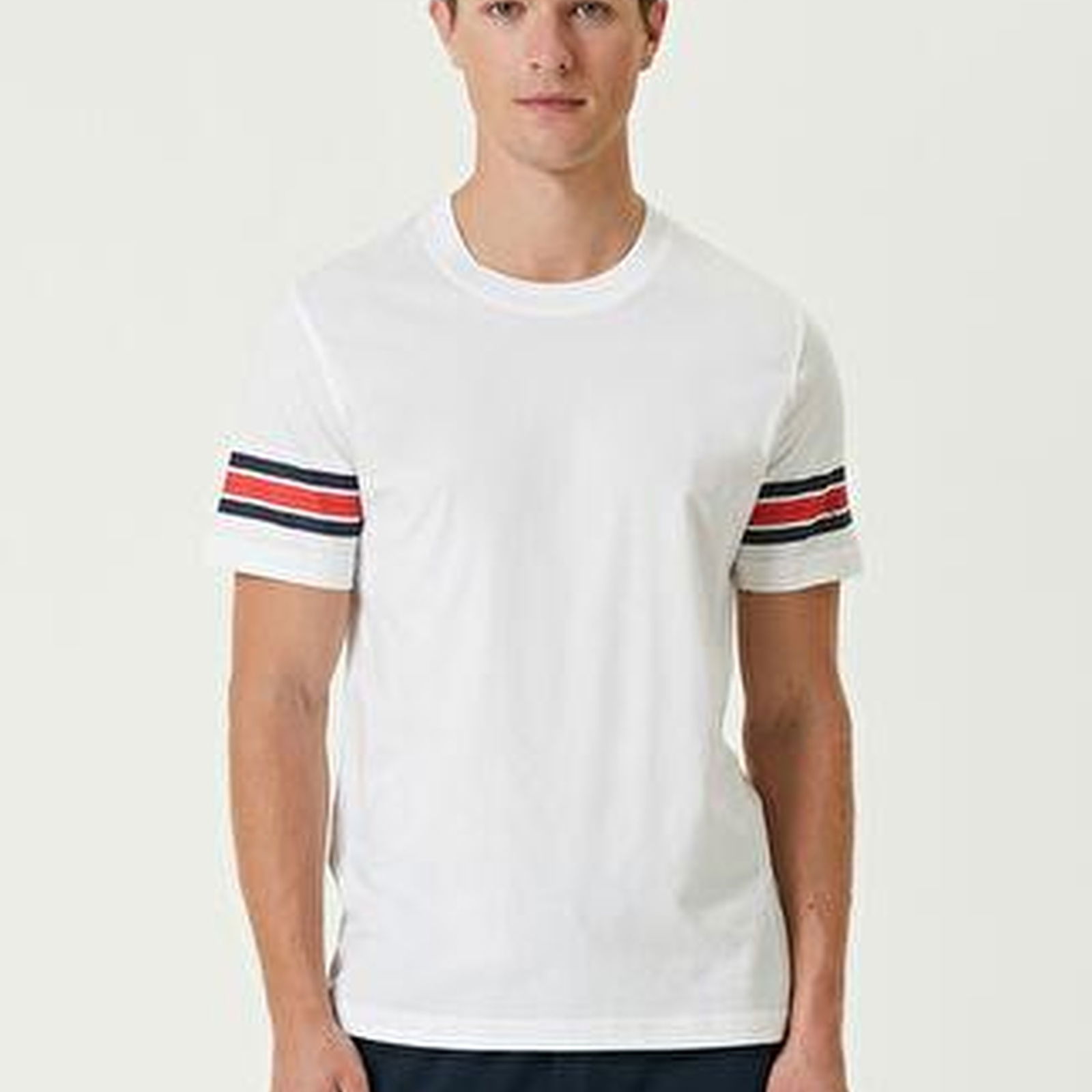 Beyaz Şerit Baskılı Logolu T-shirt