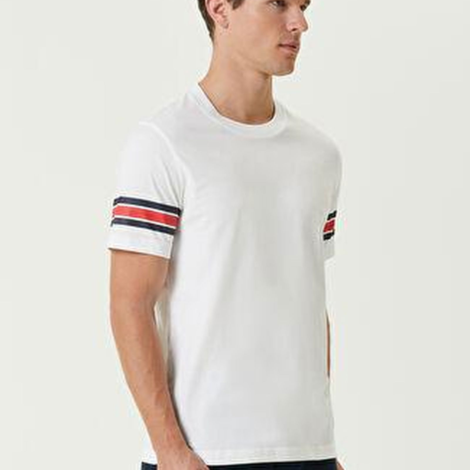 Beyaz Şerit Baskılı Logolu T-shirt