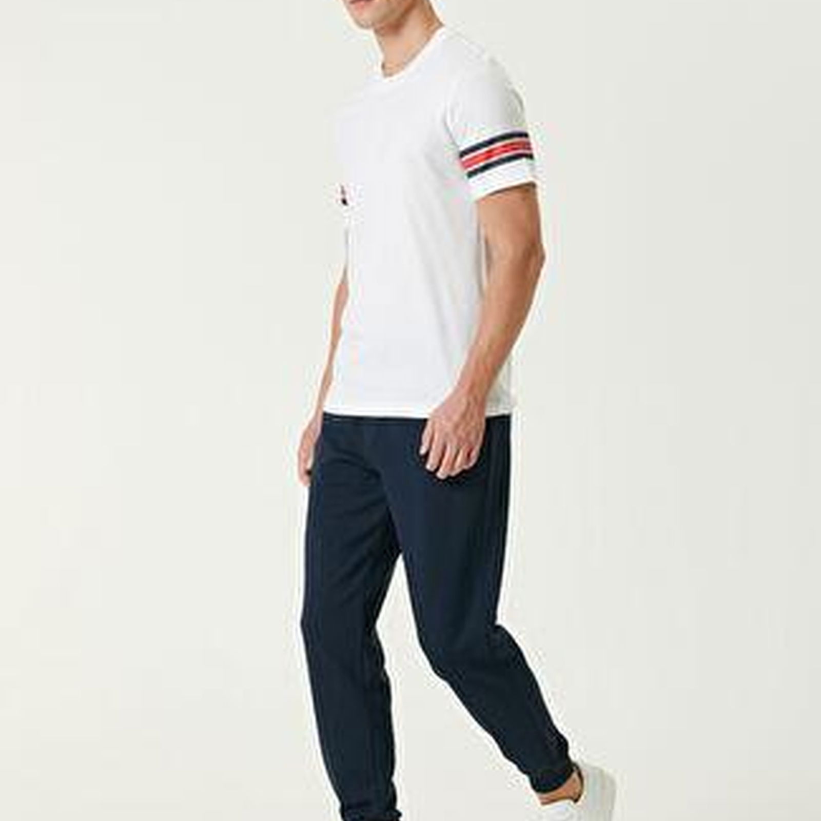 Beyaz Şerit Baskılı Logolu T-shirt