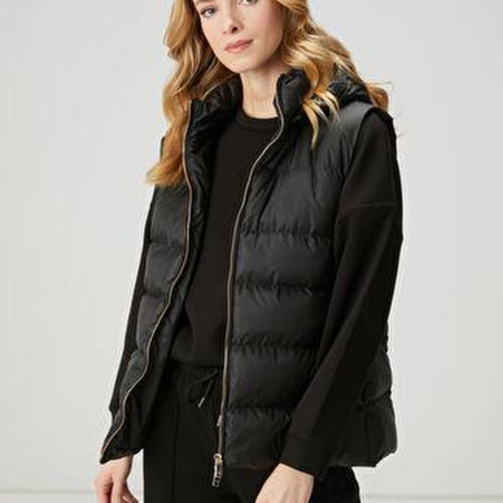 Siyah Kapüşonlu Puffer Yelek