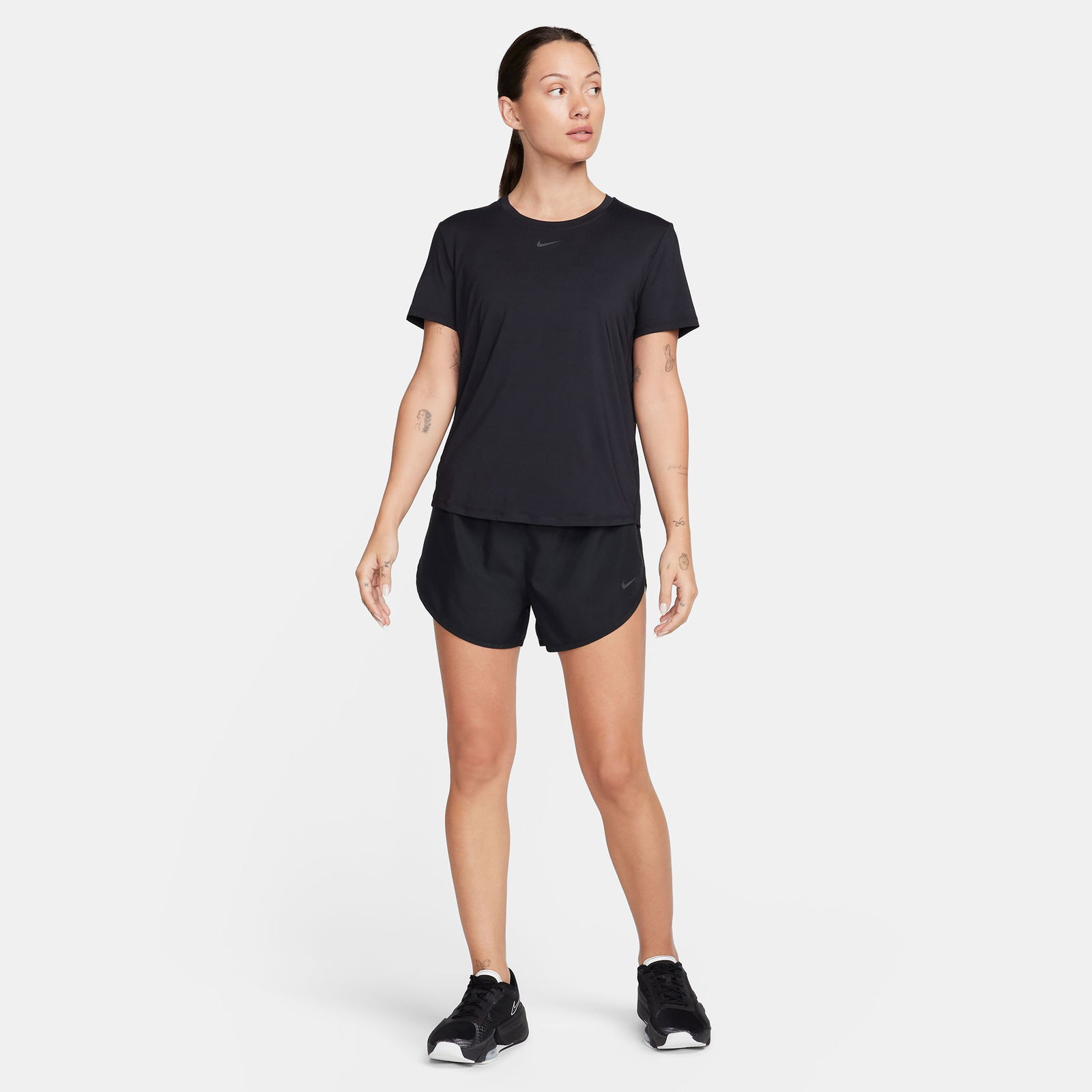 Nike One Classic Dri-Fit Kadın Siyah T-Shirt