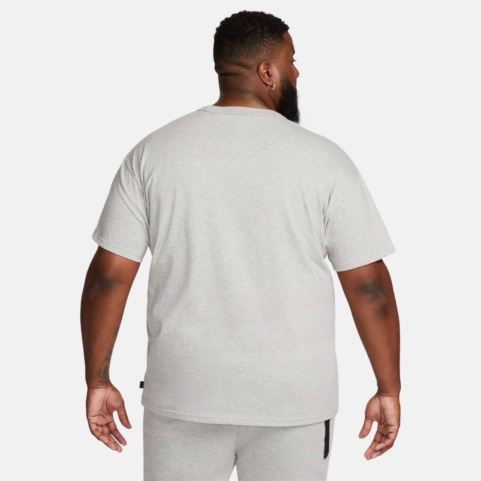 Nike Sportswear Premium Essential Sustainable Erkek Gri T-Shirt
