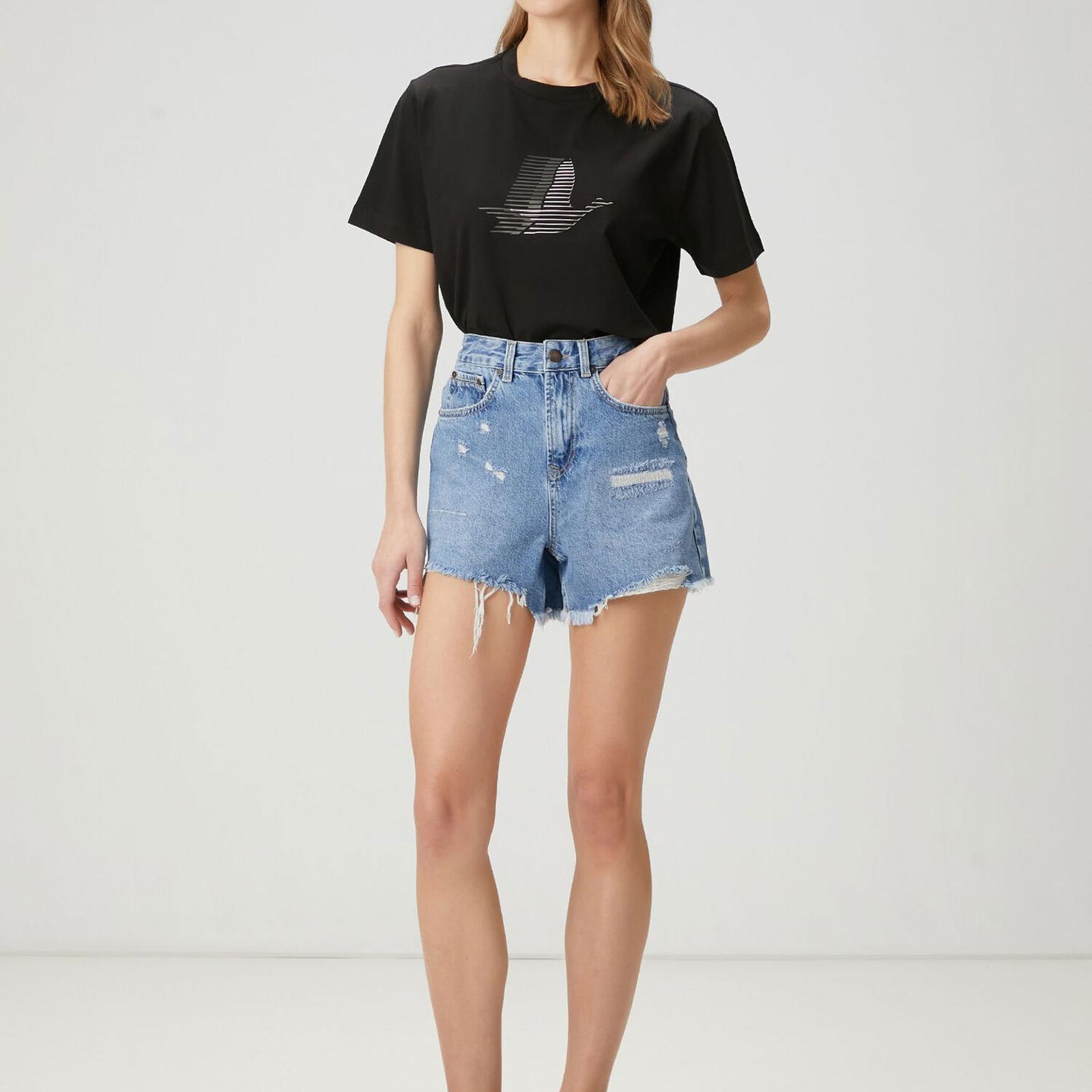 Beymen Club Kadin Siyah Çizgi Efektli Kaz Logolu T-shirt