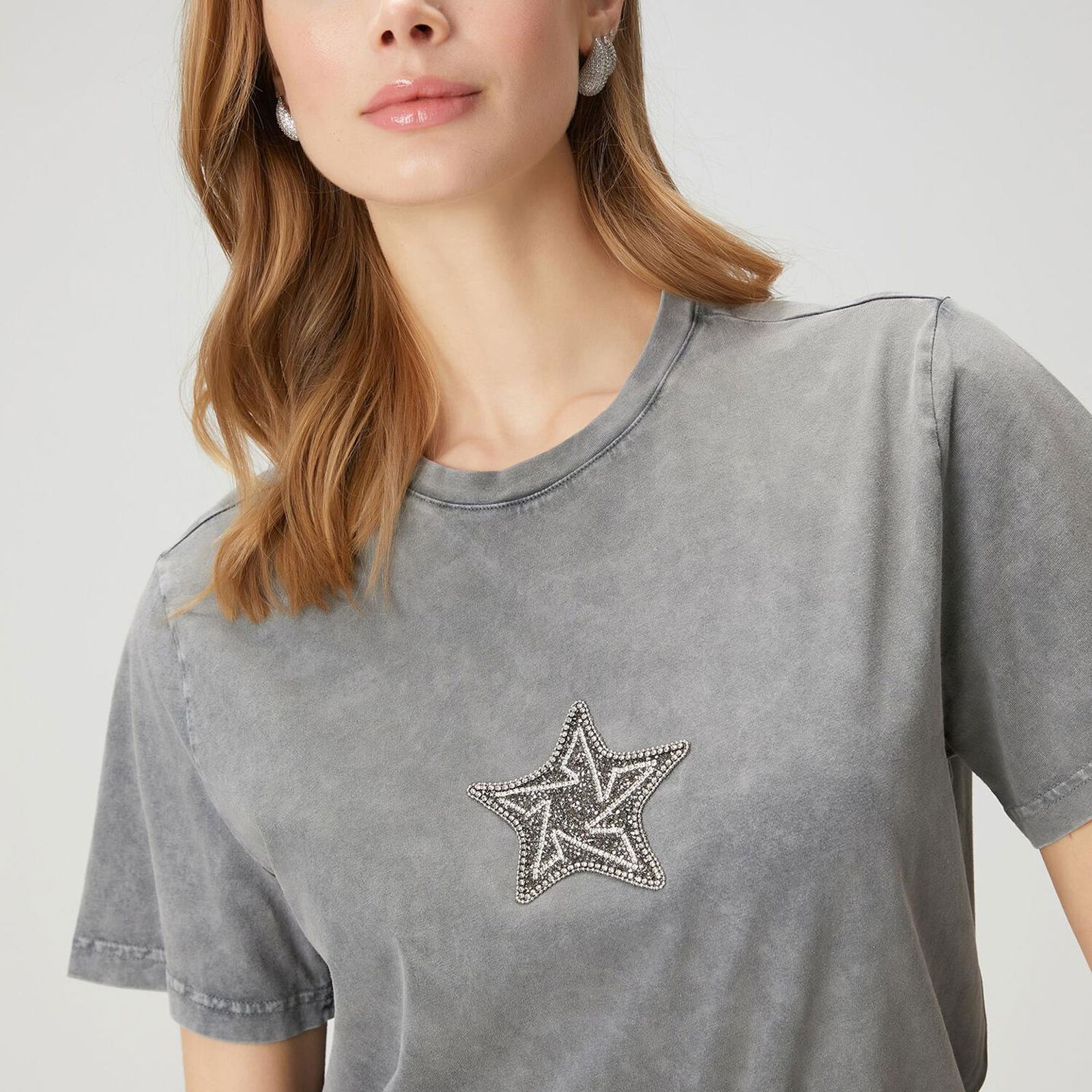Beymen Club Kadin Açık Gri Taşlı Yıldız İşlemeli T-shirt