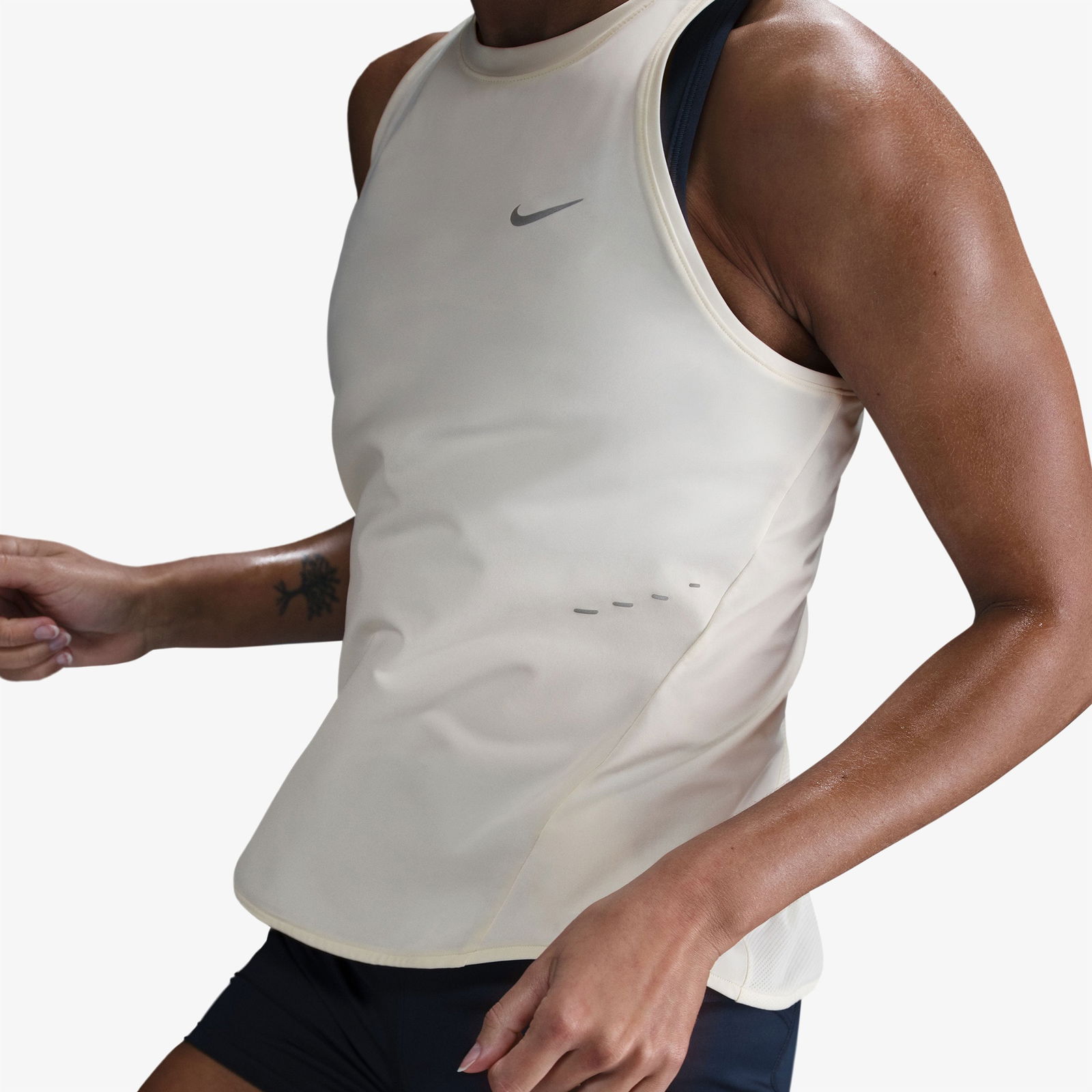 Nike Swift Dri-Fit Kadın Beyaz Kolsuz T-Shirt