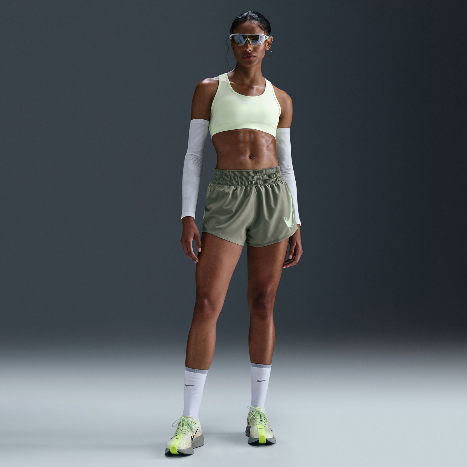 Nike One Dri-Fit Swoosh Kadın Yeşil Şort