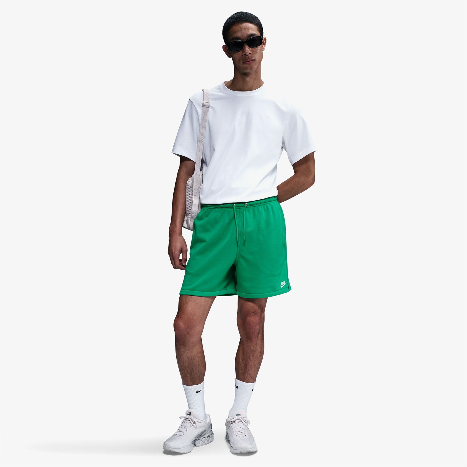 Nike Club Flow Erkek Yeşil Şort