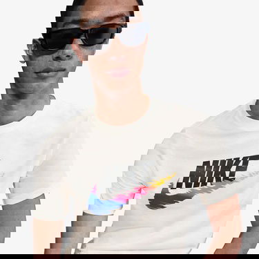  Nike Sportswear 6 Mo Futura Erkek Beyaz T-Shirt