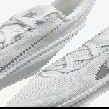  Nike Vomero 18 Kadın Beyaz Koşu Ayakkabısı