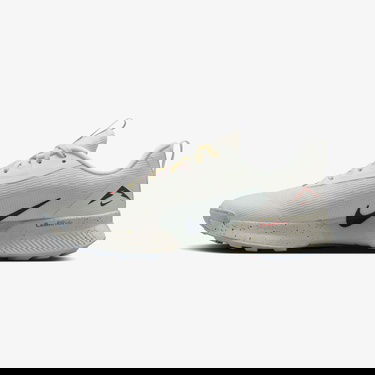  Nike Juniper Trail 3 Kadın Beyaz Koşu Ayakkabısı