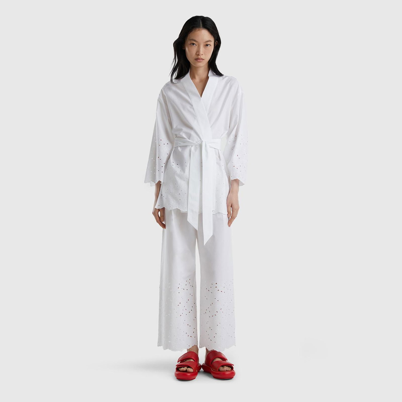 Kadın Beyaz İşlemeli Kimono