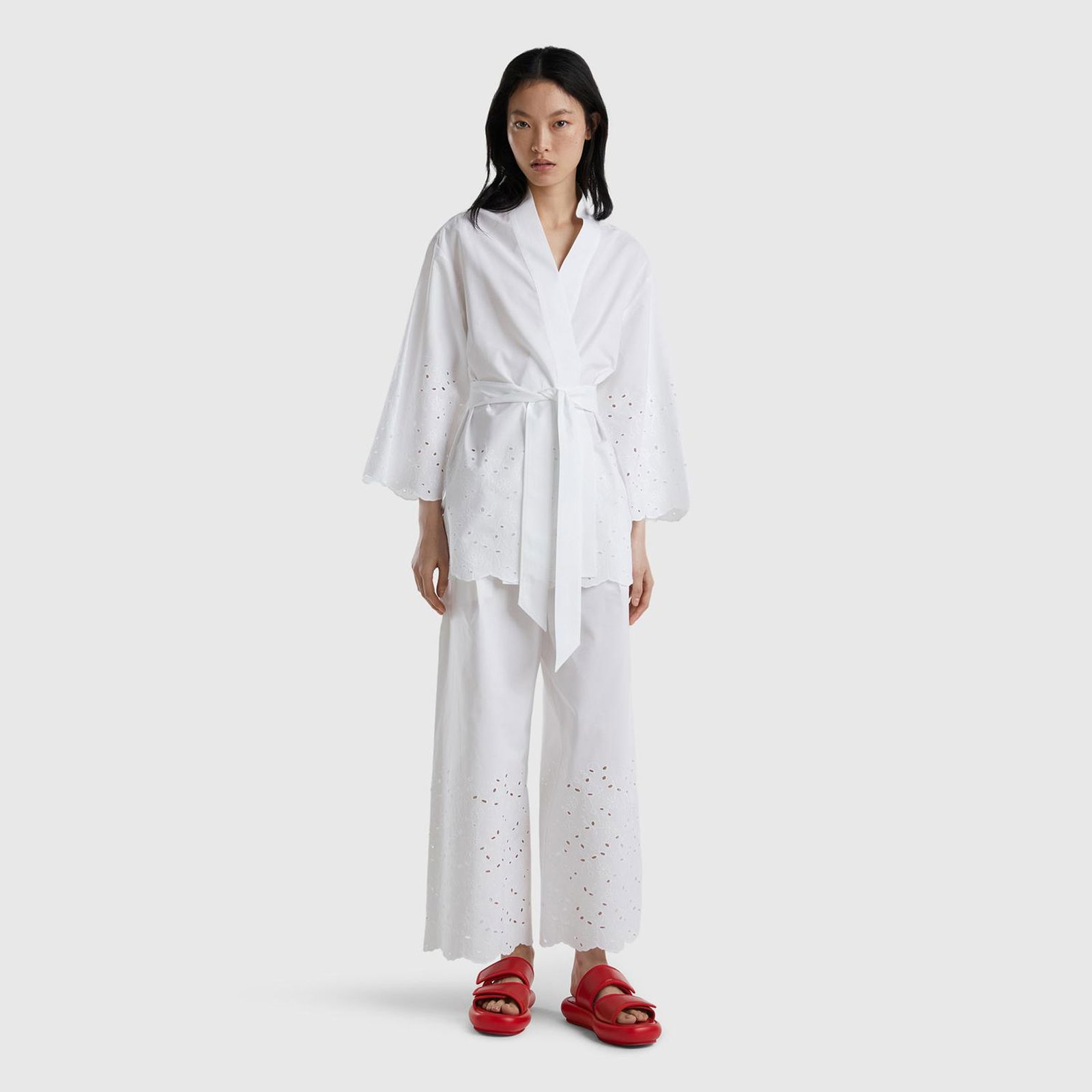 Kadın Beyaz İşlemeli Kimono