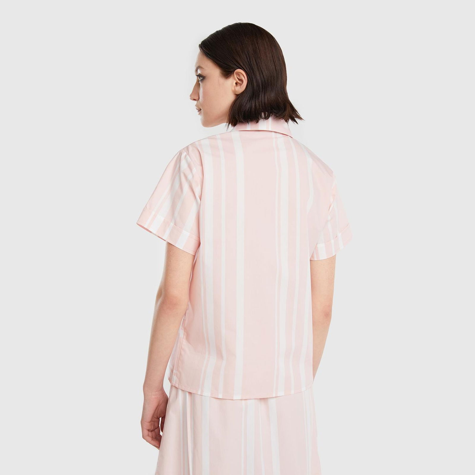 Kadın Açık Pembe Çizgili Yarım Logolu Kısa Kollu Poplin Gömlek