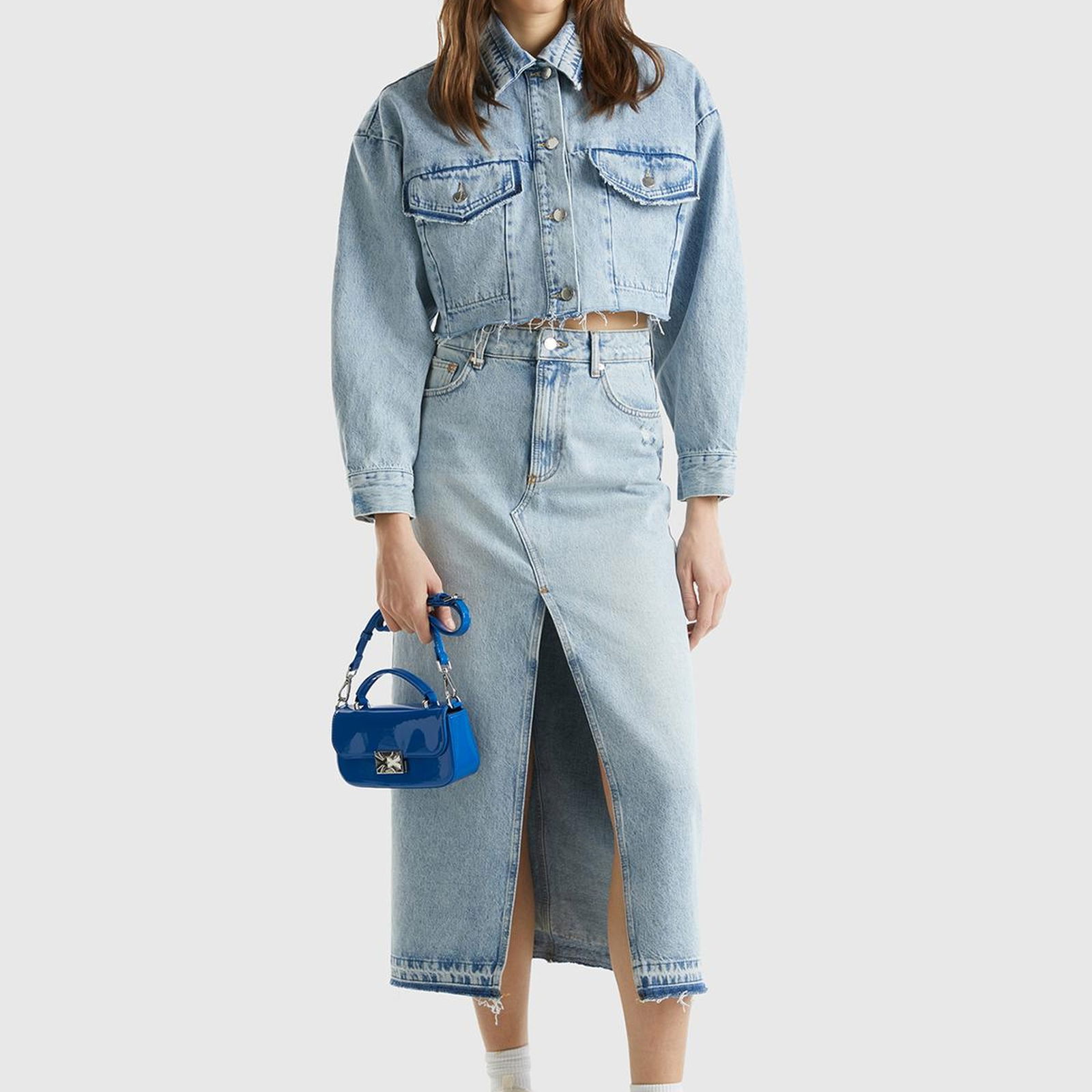 Kadın Mavi %100 Pamuk Yama Cepli Crop Kesim Denim Ceket