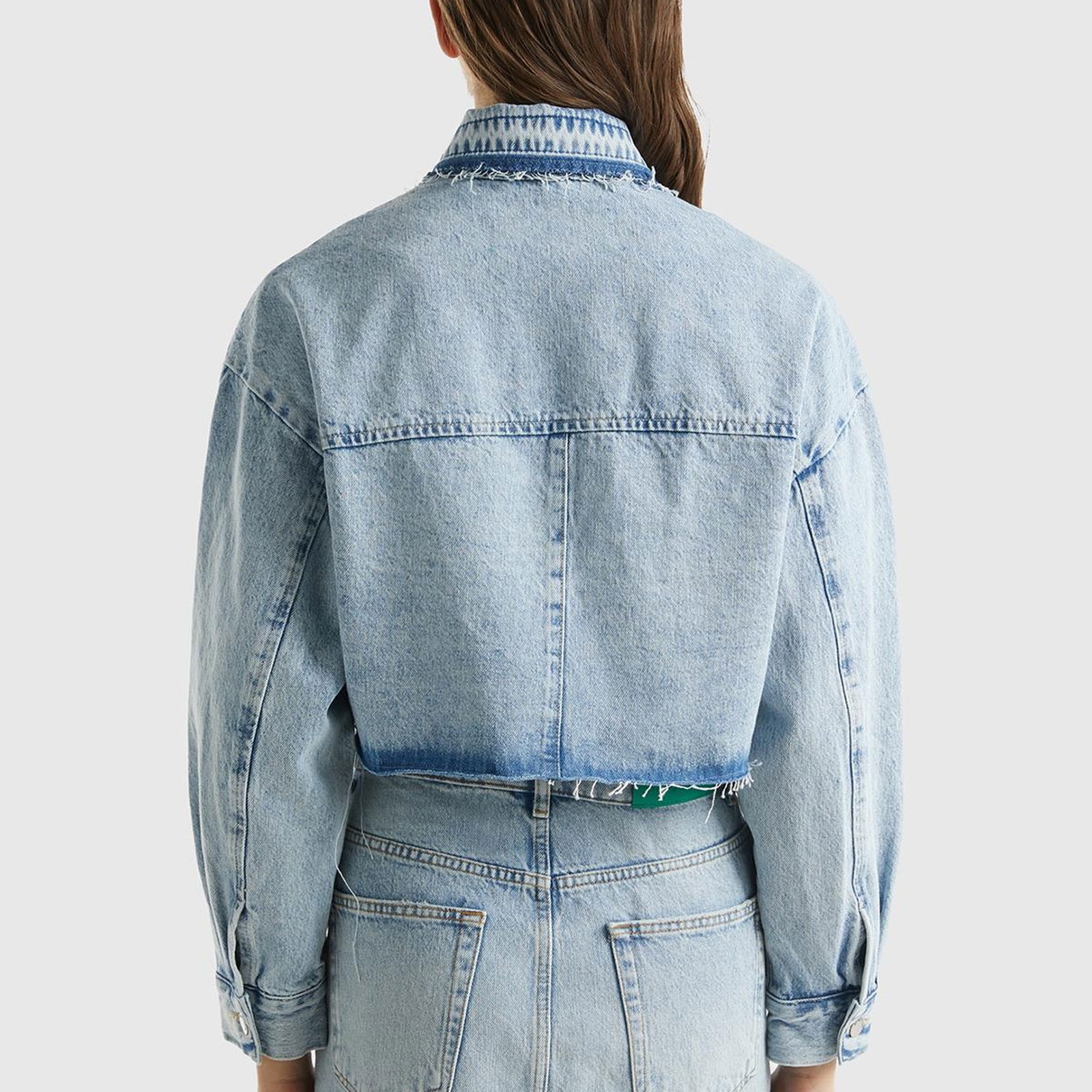 Kadın Mavi %100 Pamuk Yama Cepli Crop Kesim Denim Ceket