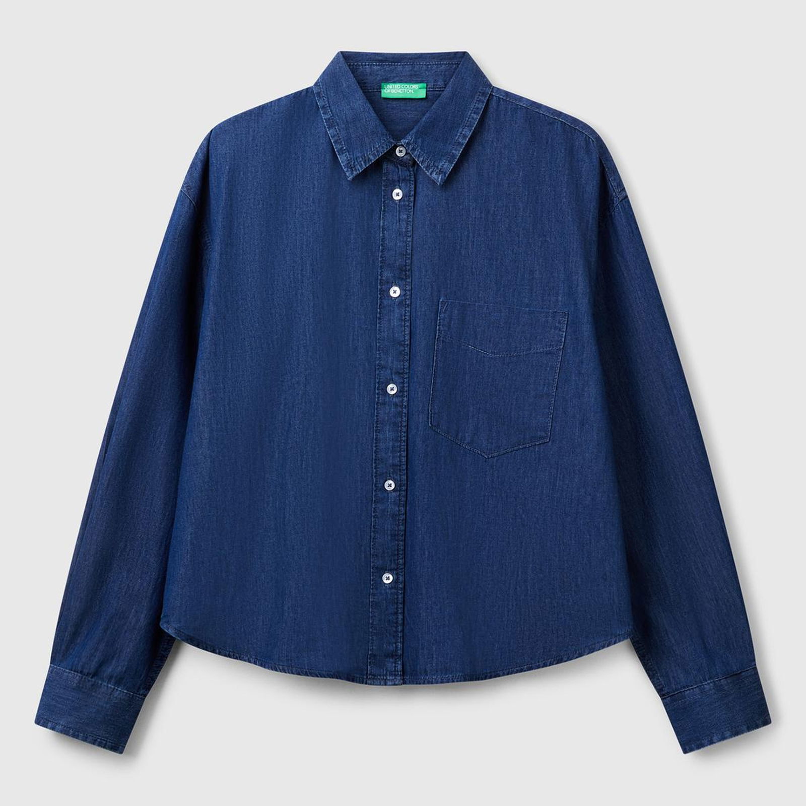 Kadın Koyu Mavi %100 Pamuk Göğüs Cepli Yanları Yuvarlak Kesimli Denim Gömlek