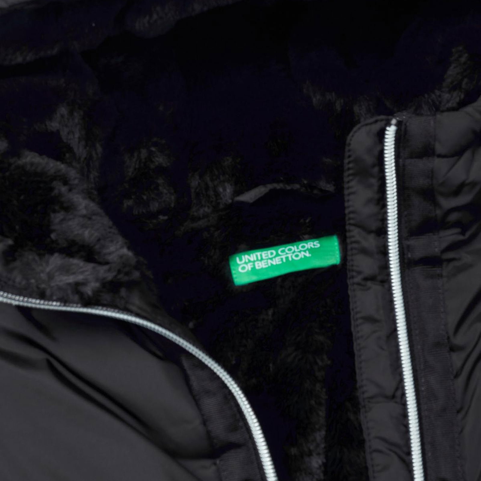 Kız Çocuk Siyah Benetton Logolu İçi Peluşlu Pufa Mont