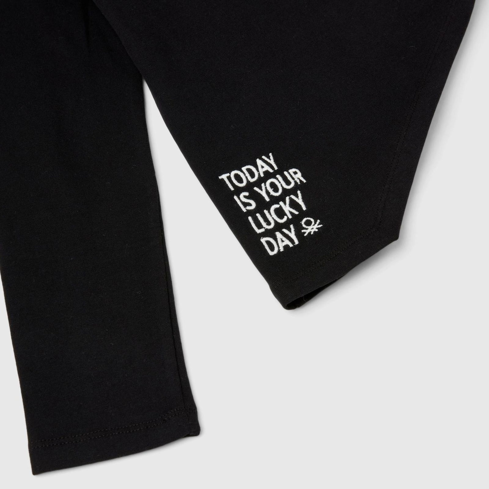 Kız Çocuk Siyah Etek Ucu Asimetrik Detaylı Bisiklet Yaka Uzun Kollu T-Shirt