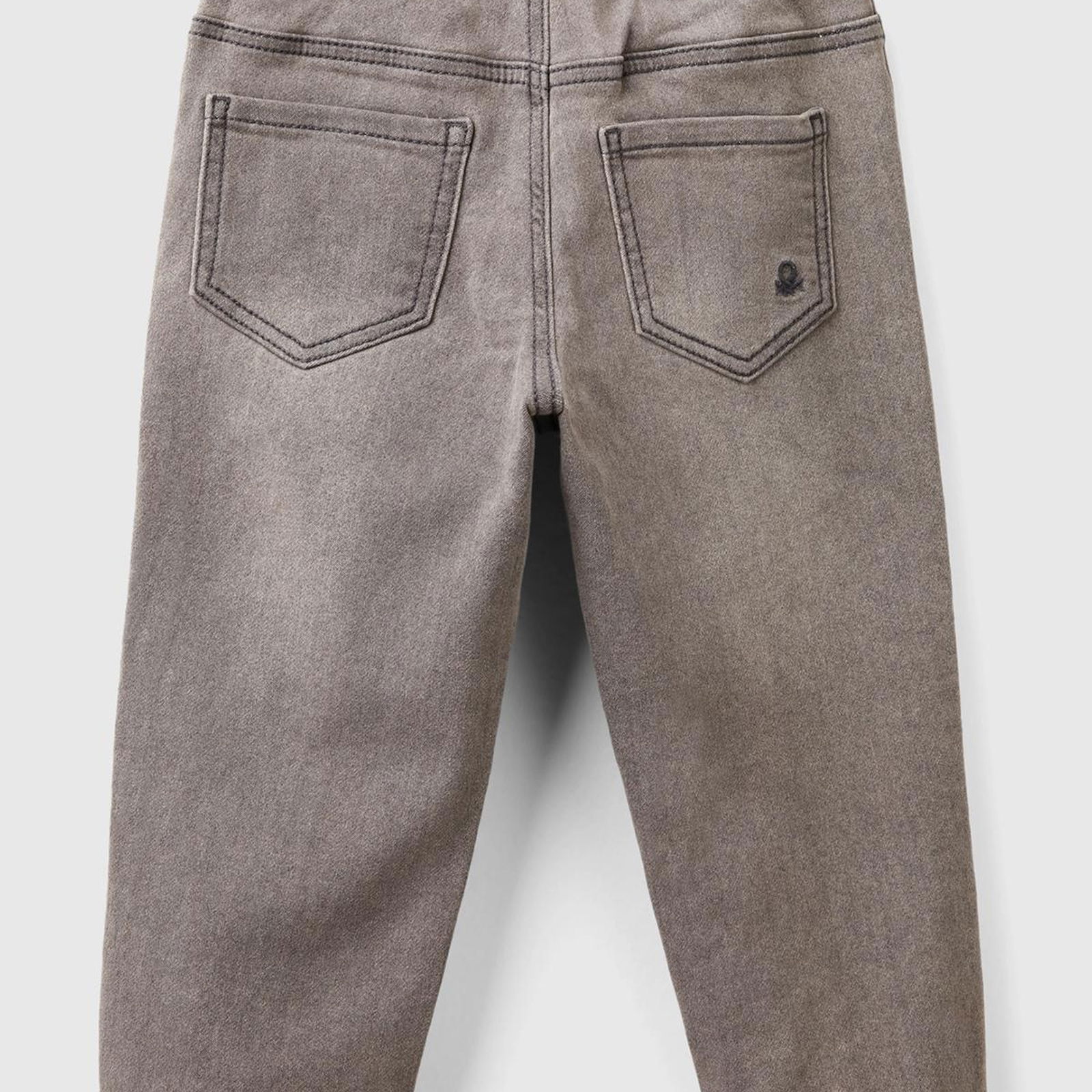 Erkek Çocuk Gri Denim Arka Cebi Logolu Lastik Paça Ağartılmış Denim Pantolon