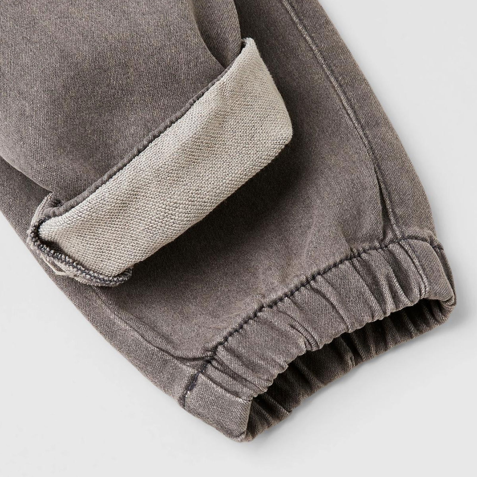 Erkek Çocuk Gri Denim Arka Cebi Logolu Lastik Paça Ağartılmış Denim Pantolon