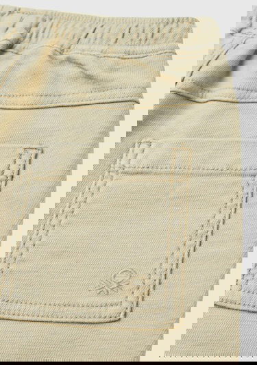  Erkek Çocuk Bej Arka Cebi Logolu Beli Büzgü İpli Kıvrık Paça Pantolon