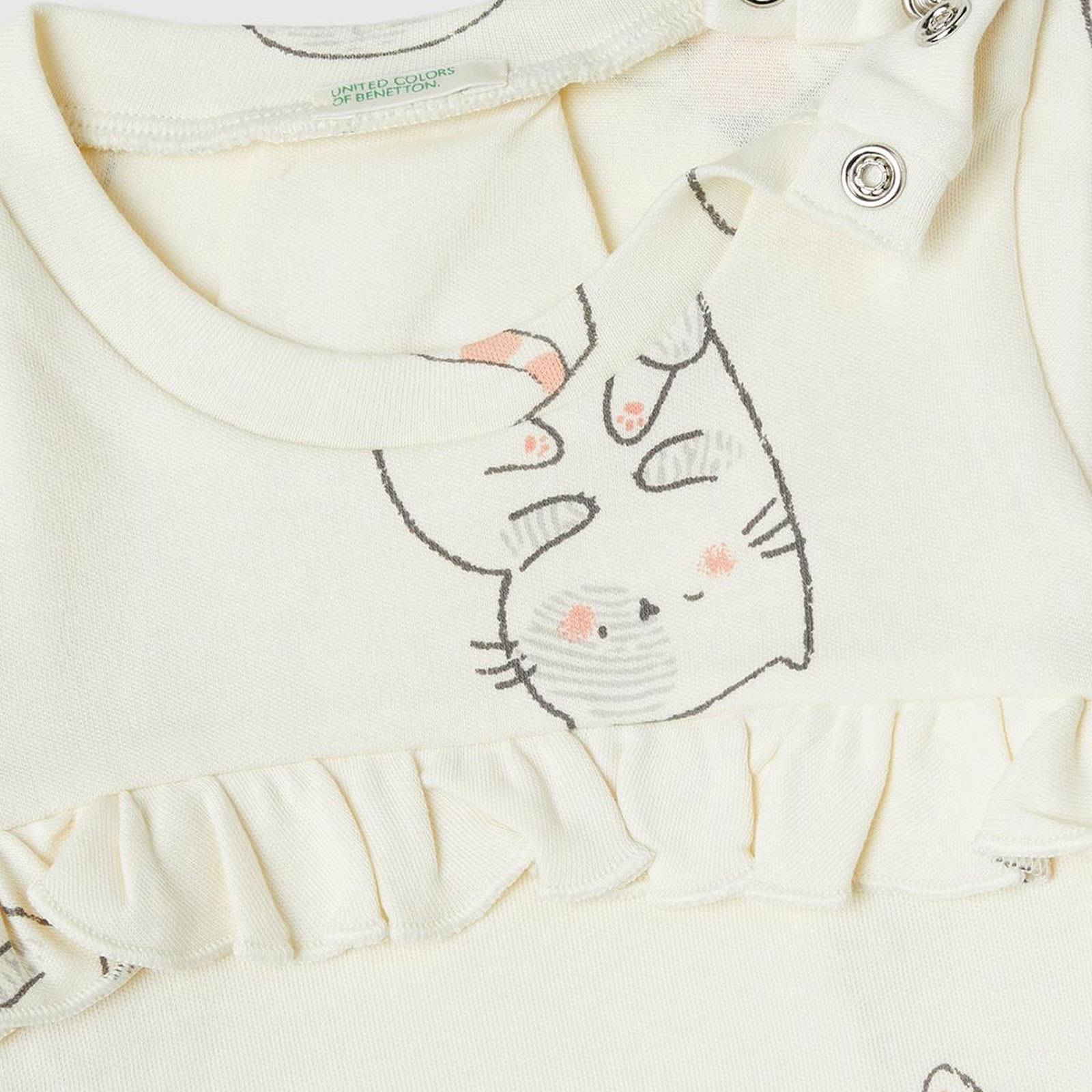 Bebek Kırık Beyaz Tamamı Desenli Önü Fırfır Detaylı Uzun Kollu T-Shirt