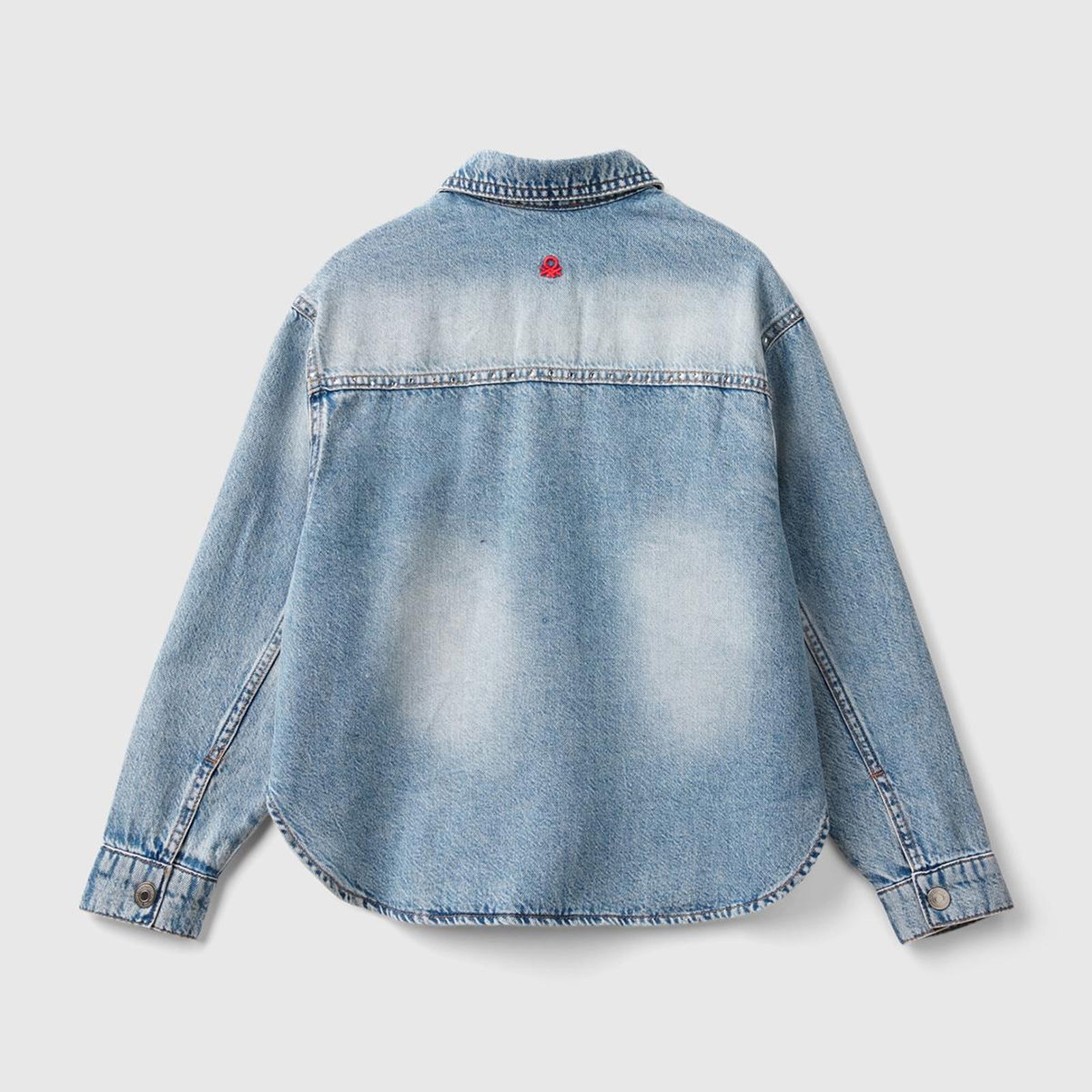 Kız Çocuk Açık Denim Arkası Logo Detaylı Göğüs Cepli Önü Kısa Gömlek