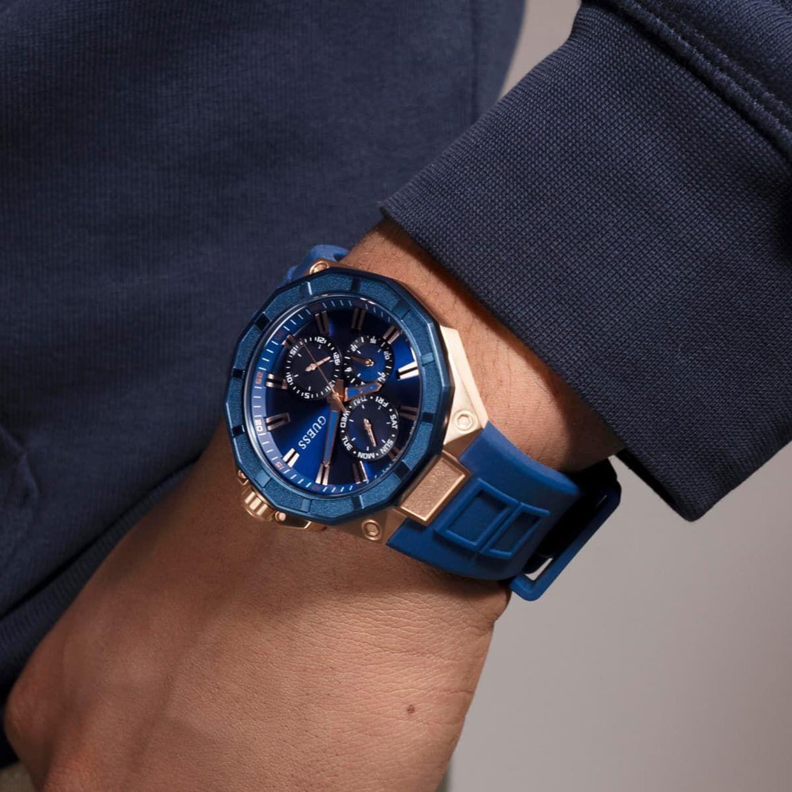 Guess GUGW0803G2 Erkek Kol Saati